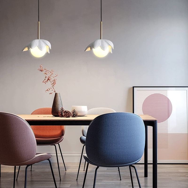 Suspension Design Fleur Crème Élégante